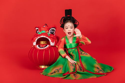 灯笼舞狮龙年新年春节女孩人物摄影图广告素材下载至来源处