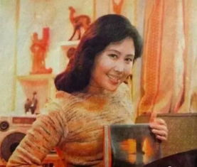 18岁嫁人生娃,头婚曾被家暴,如今68岁的她家庭事业双丰收