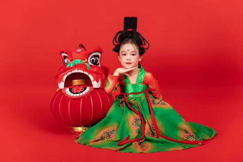 灯笼舞狮龙年新年春节女孩人物摄影图广告素材下载至来源处